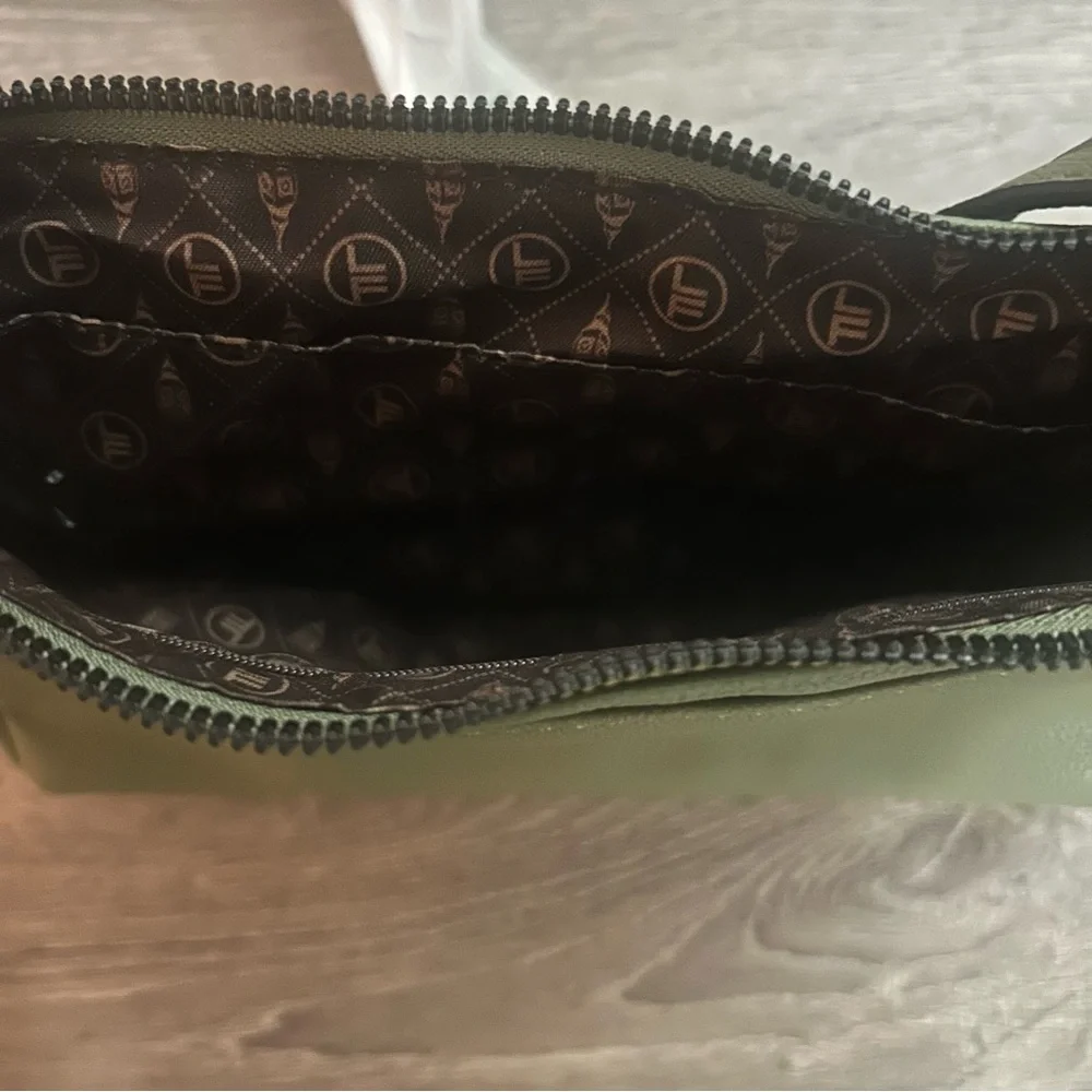 NWT London Fog Bella Pebble Crossbody - Picture 8 of 9